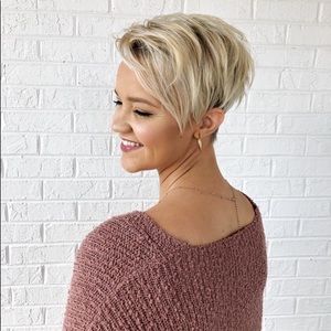 Meet your Posher, Brooke